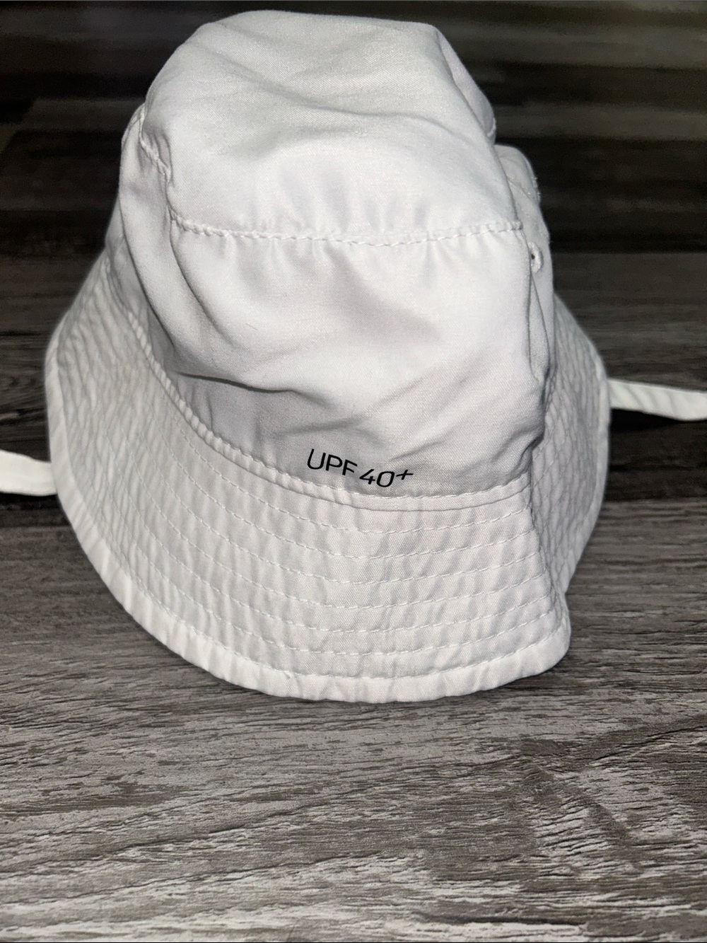 Nike White Kids Bucket Hat with Black Swoosh - Picture 3 of 3